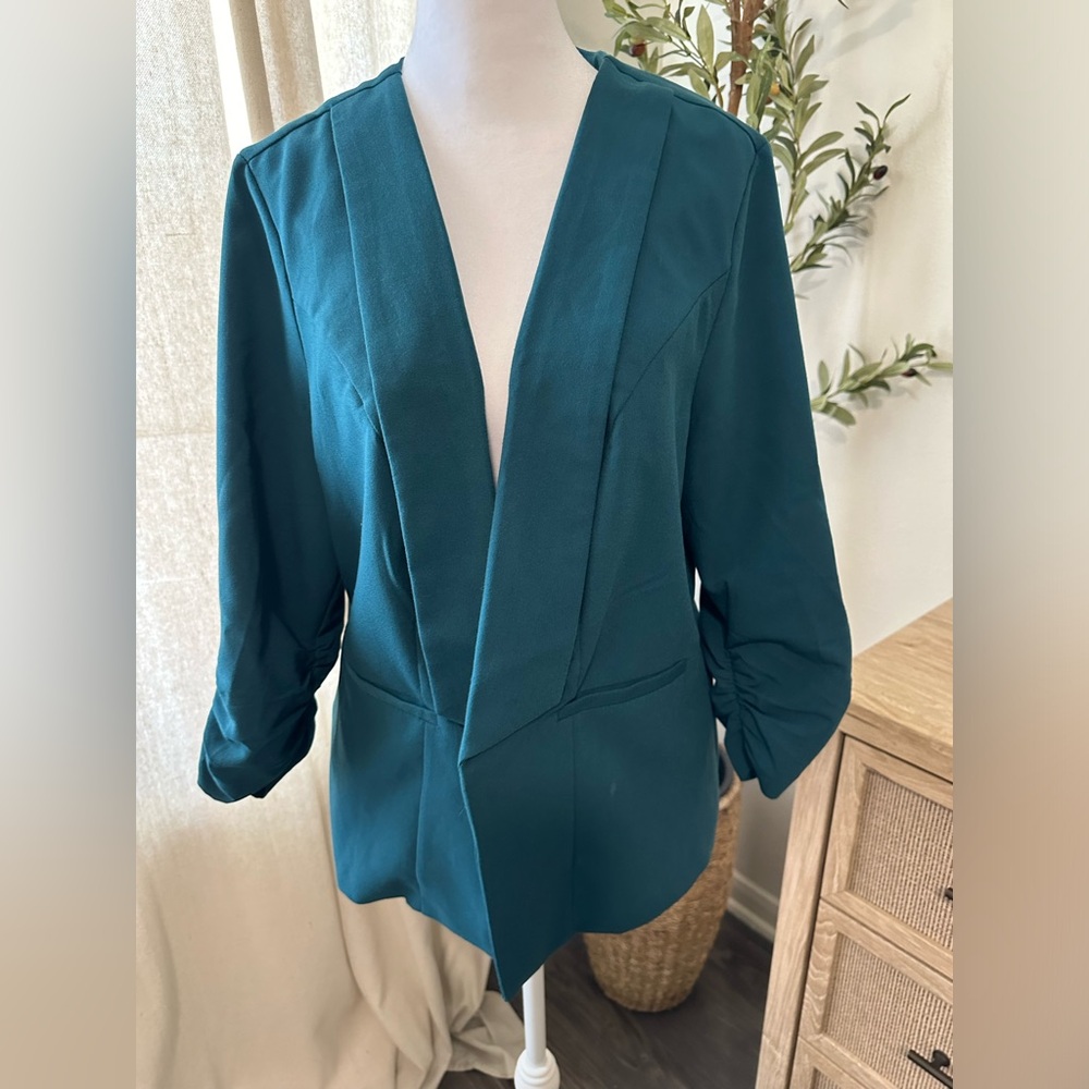 Torrid ruched sleeved blazer sz 1